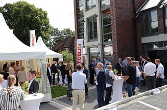 Auch die neuen Räumlichkeiten in Kiel wurden feierlich eröffnet.