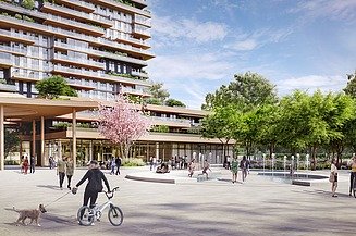 Foto zeigt einen Wohnbauturm mit einem autofreien Vorplatz und einigen Spaziergängern