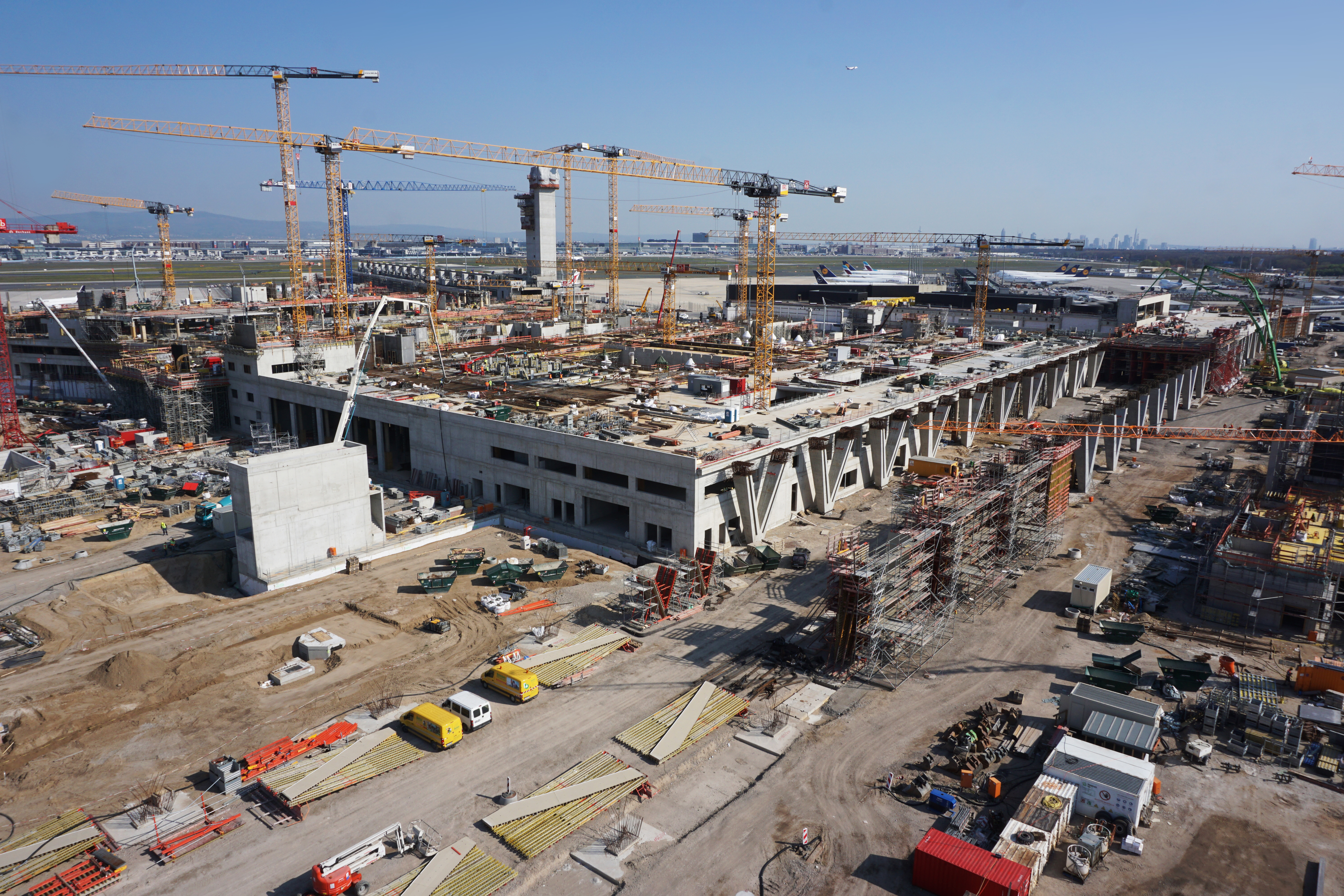 Foto vom Ausbau Flughafen in Frankfurt, aus der Vogelperspektive. 