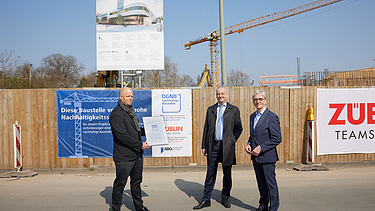 Foto vom überreichen des Vorzertifikat der 