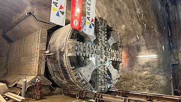 Tunnelvortriebsmaschine Debohra nach dem erfolgreichen Durchschlag der zweiten U2-Streckenröhre am Augustinplatz