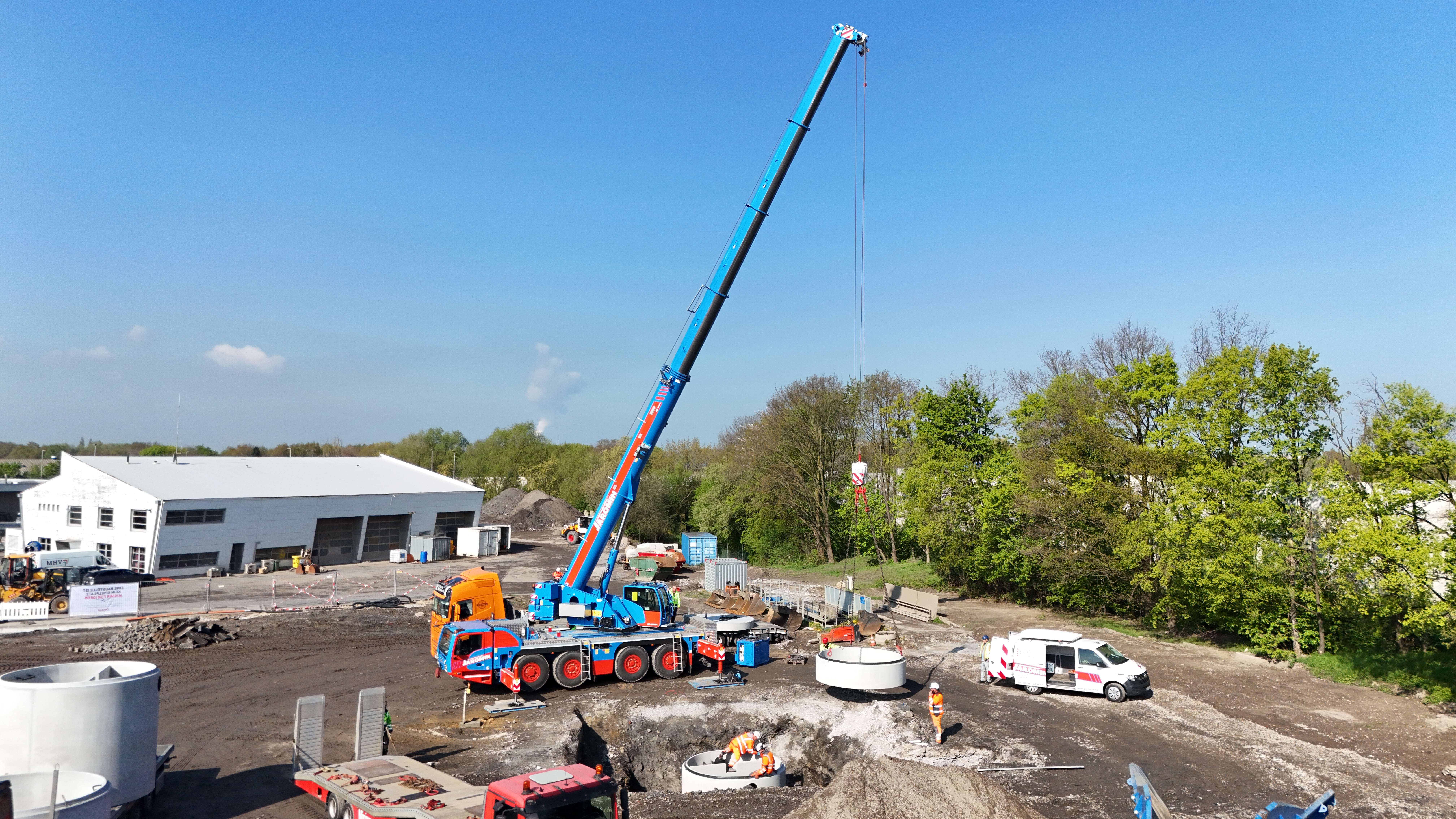 Liebherr Electric Crane in action