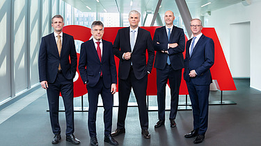 Vorstandsfoto STRABAG SE: v. l. n. r.: Siegfried Wanker, Christian Harder, Stefan Kratochwill, Péter Glöckler, Jörg Rösler