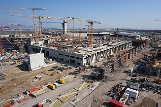 Foto vom Ausbau Flughafen in Frankfurt, aus der Vogelperspektive. 