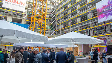 Foto von dem Baustellenfest für Büroensemble ROSSIO.