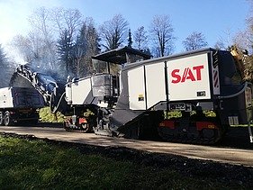 Foto von einer SAT Asphaltfräse im Einsatz