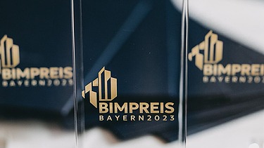 Foto der Trophäe der BIM Preise Bayern 2023