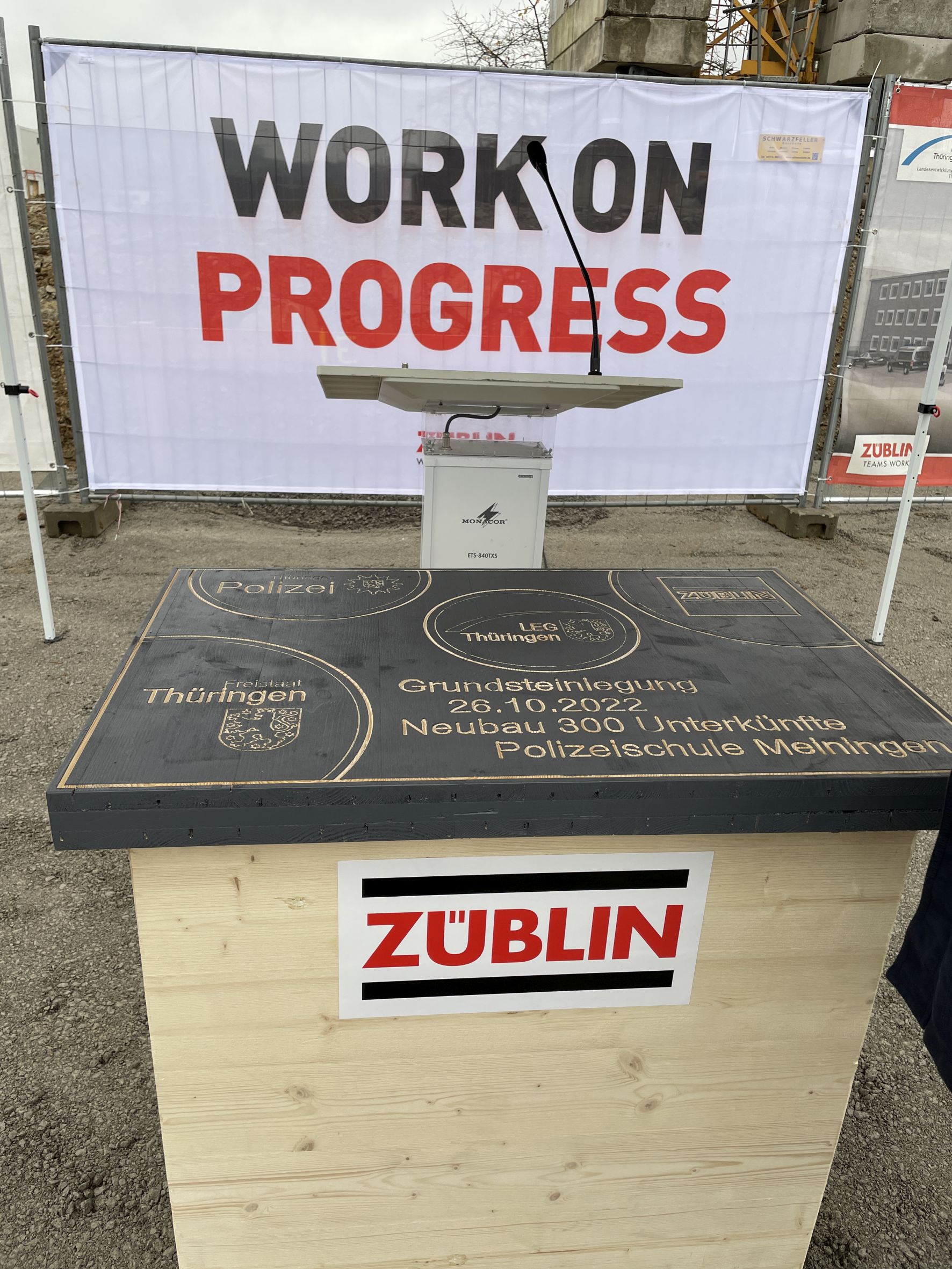 Foto von der Grundsteinlegungstruhe. 