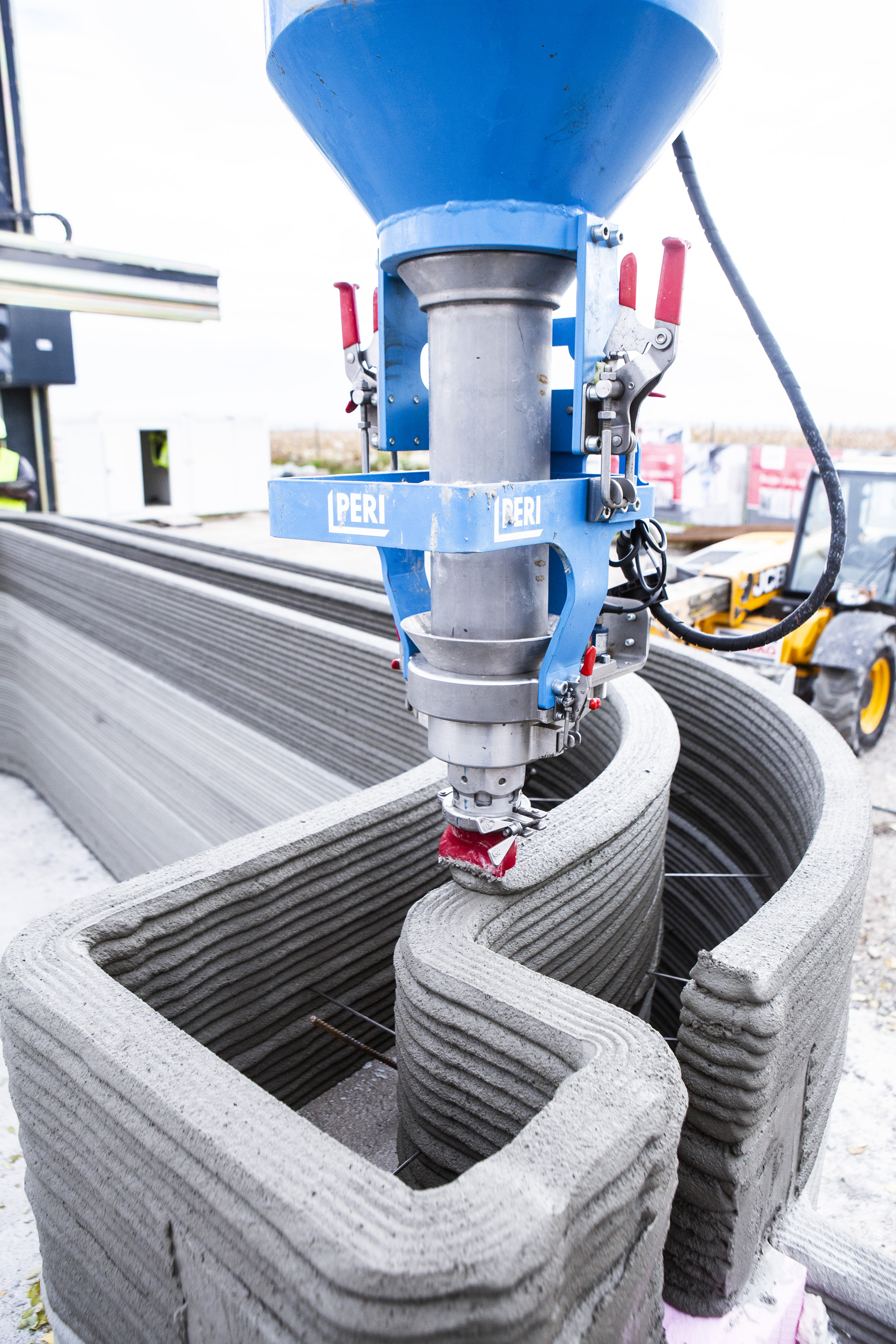 Photo of a 3D printer for construction at work