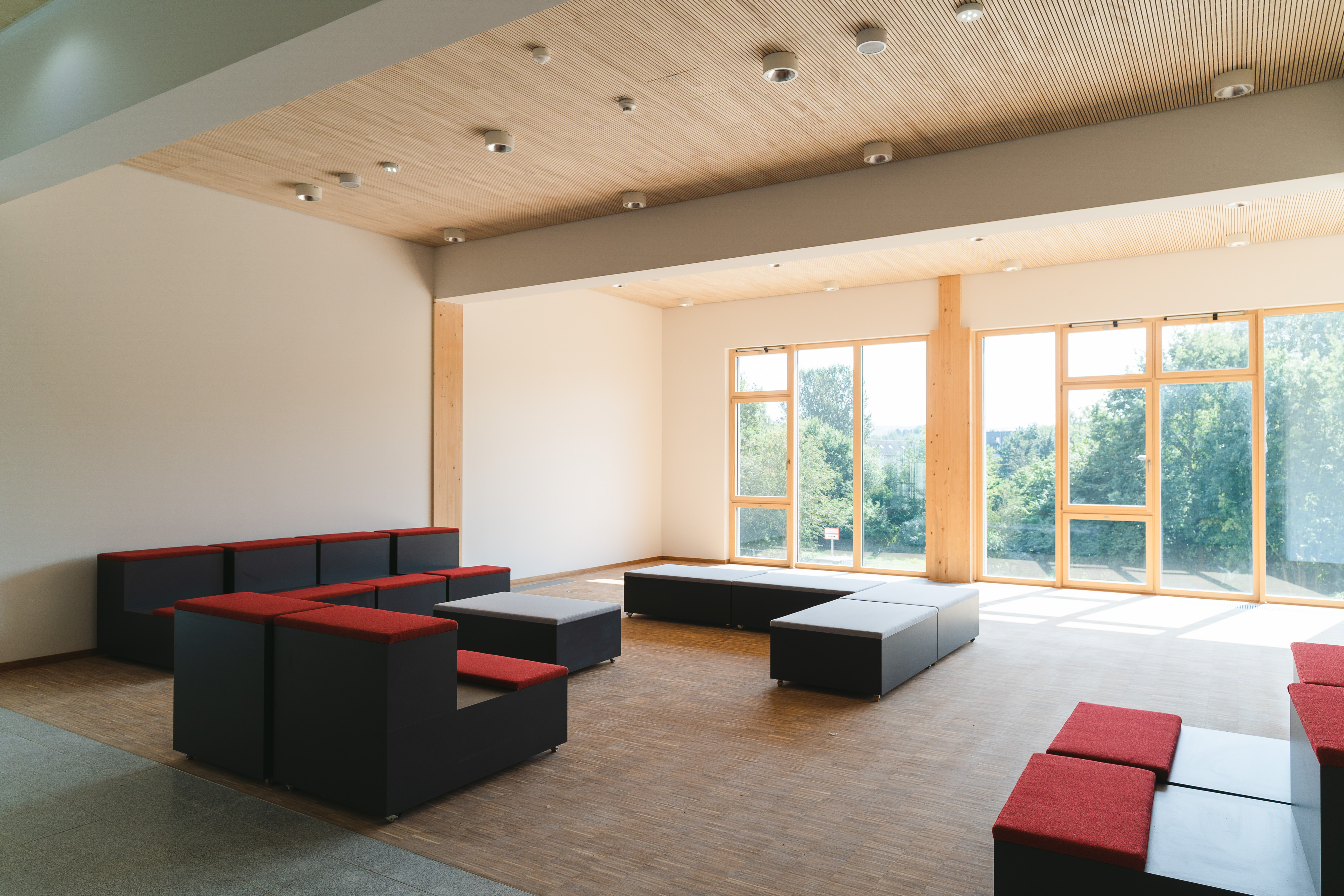 Innenansicht des Holzhybrid-Neubau Universität Witten/Herdecke.