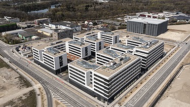 Visualisierung vom IN-Campus mit vier symmetrisch angeordnete Gebäudemodule in U-Form. 