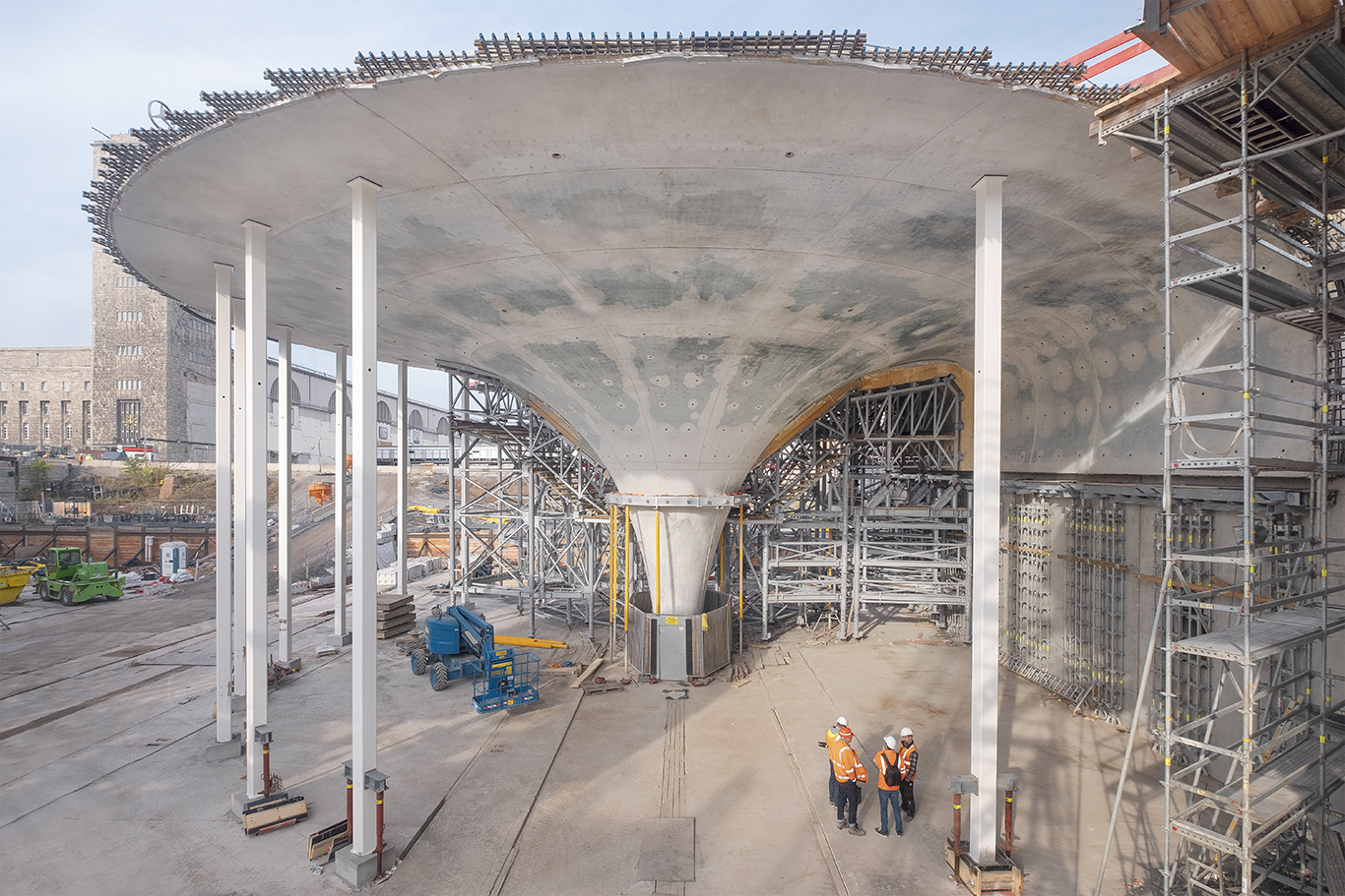 Foto von der Kelchstützen am neuen unterirdischen Durchgangsbahnhof in Stuttgart. 