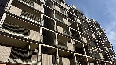 The prefabricated balconies were attached to the building’s reinforced concrete frame using a special mounting system