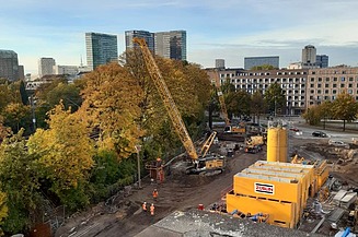 s: Luftaufnahme von einer Baustelle. 