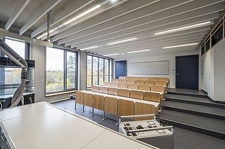 Foto von einem Klassenzimmer in der Bertolt-Brecht-Schulzentrum in Nürnberg. 