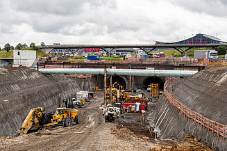 Foto von einer Baustelle die im Bauprozess von Tunneln ist. 