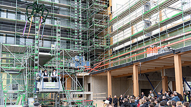 Foto vom Richtfest im UmweltHaus.