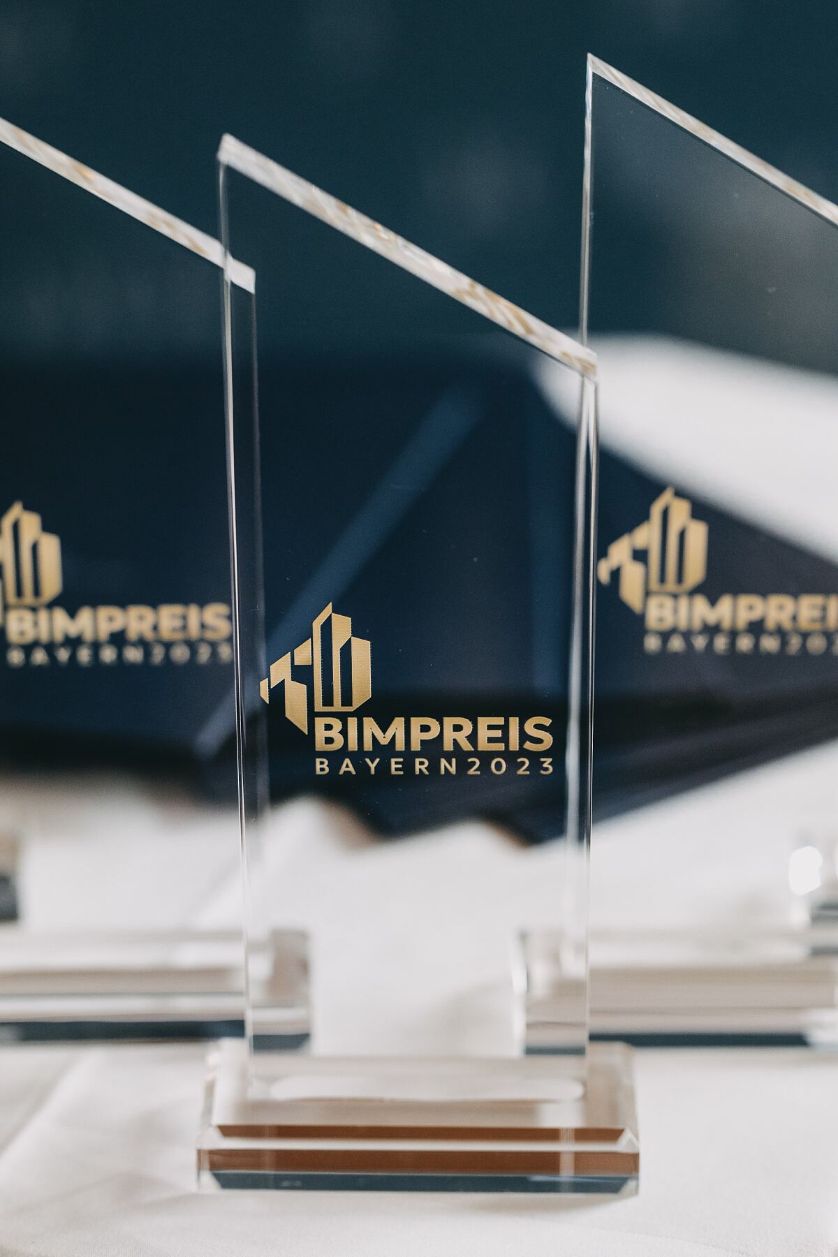 Foto der Trophäe der BIM Preise Bayern 2023