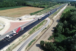 Foto von einer neuen Schnellstraße