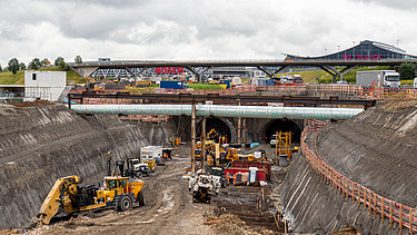 Foto von einer Baustelle die im Bauprozess von Tunneln ist. 
