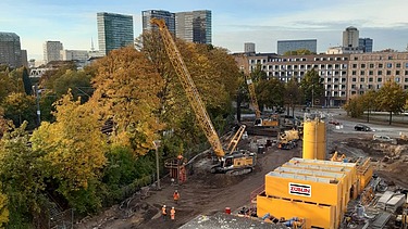 Luftaufnahme von einer Baustelle. 