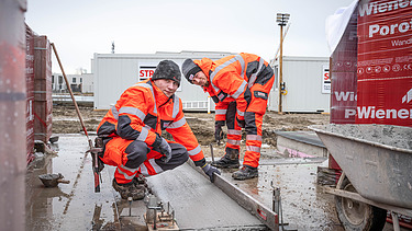 Foto von STRABAG Lehrlingen bei der Arbeit