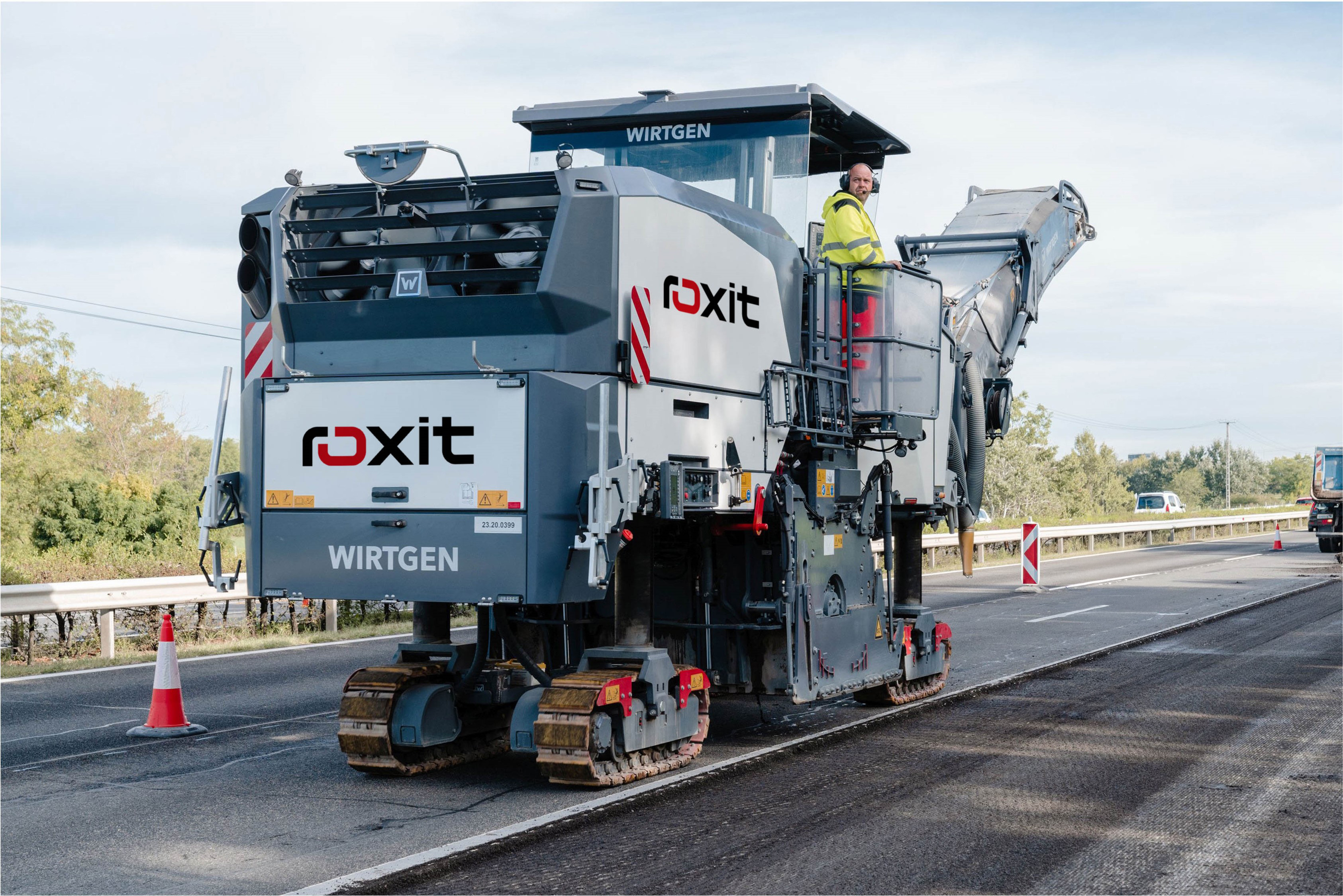 roxit bietet ein breites Spektrum an baunahen Dienstleistungen – vom Fräsen und Abtragen bis zur Aufbereitung und Wiederverwertung von Materialien.