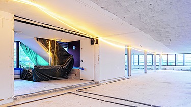 The picture shows the interior of an office building where renovation work is currently taking place