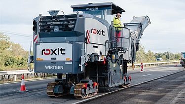 roxit bietet ein breites Spektrum an baunahen Dienstleistungen – vom Fräsen und Abtragen bis zur Aufbereitung und Wiederverwertung von Materialien.