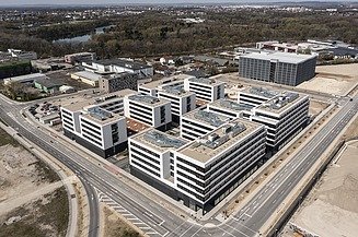 Visualisierung vom IN-Campus mit vier symmetrisch angeordnete Gebäudemodule in U-Form. 