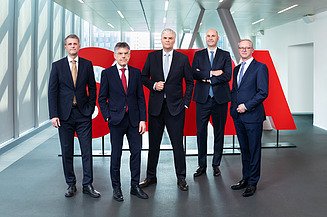 The photo shows the Executive Board of STRABAG SE