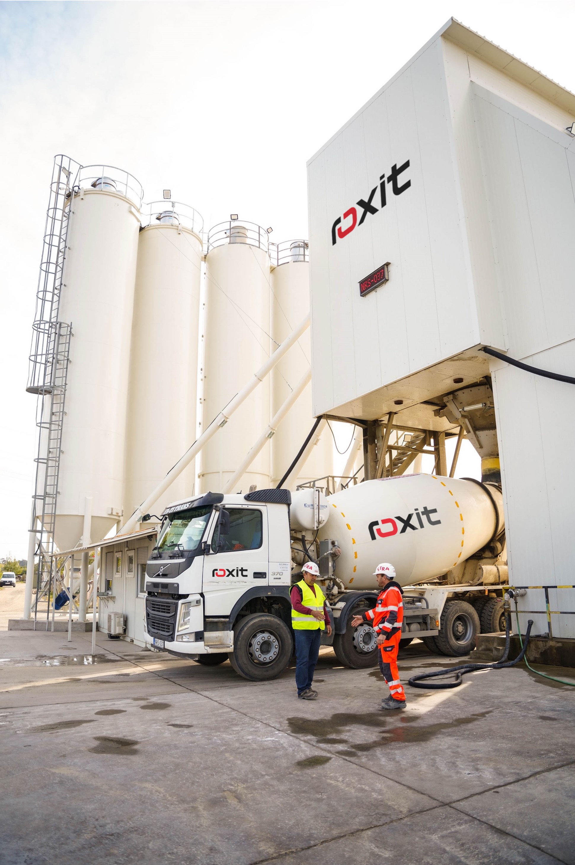 roxit bündelt Produktion, Verarbeitung und Veredelung von Baustoffen unter einer einheitlichen Dachmarke und sichert so eine verlässliche Versorgung.