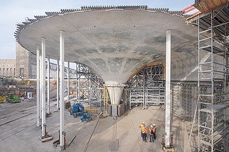 Foto von der Kelchstützen am neuen unterirdischen Durchgangsbahnhof in Stuttgart. 