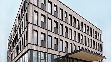 Außenansicht der ZÜBLIN Timber Zentrale in Aichach.