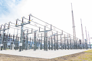 Das Bild zeigt ein elektrisches Umspannwerk 