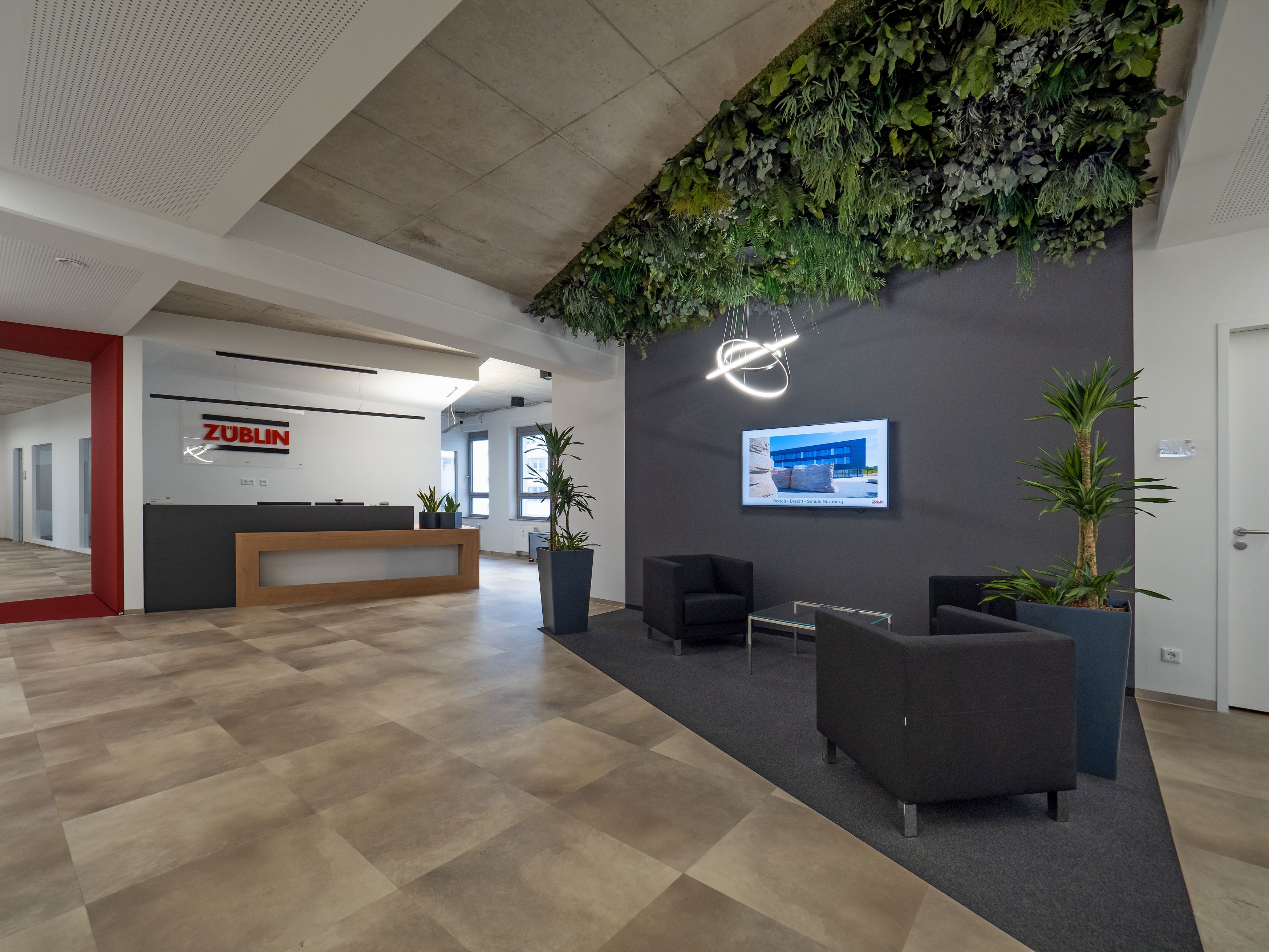 Foto vom Eingangsbereich eines Bürogebäudes. 
