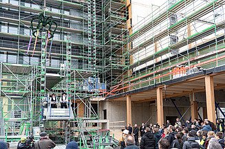 Foto vom Richtfest im UmweltHaus.