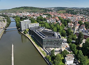 Vogelperspektive eines Bürogebäudes