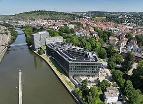 Vogelperspektive eines Bürogebäudes