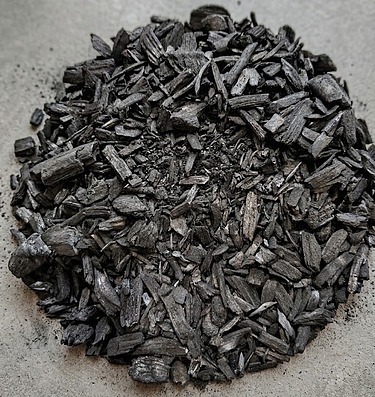 schwarze Kohlestücke