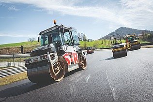 Roller on the roadway