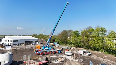 E-Autokran (Schwerlasthub) von Liebherr im Einsatz