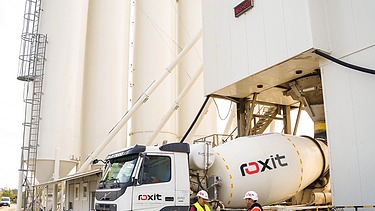 roxit bündelt Produktion, Verarbeitung und Veredelung von Baustoffen unter einer einheitlichen Dachmarke und sichert so eine verlässliche Versorgung.