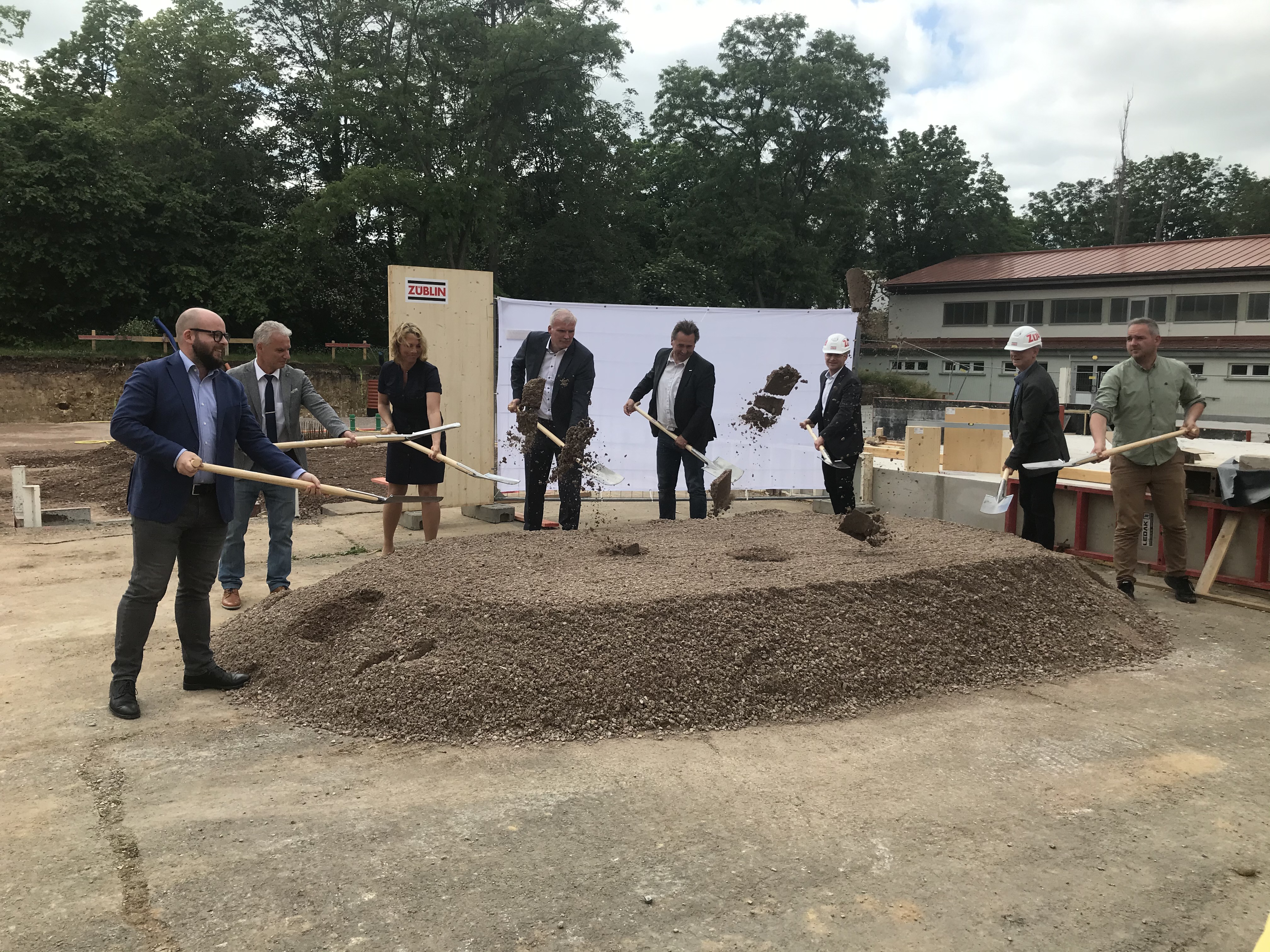 Foto vom Symbolischer Spatenstich.
