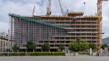 Foto vom Axel-Springer-Neubau. Zu sehen ist eine Baustelle die das neue Bürogebäude schafft. 