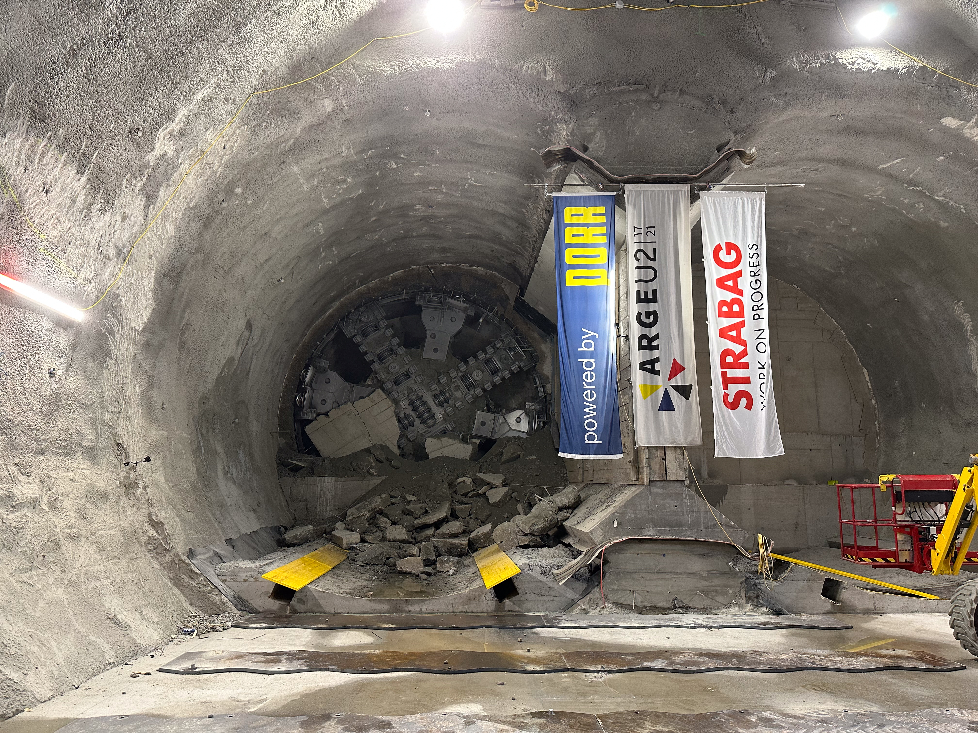 Foto vom Durchbruch der Tunnelvortriebsmaschine am Augistinplatz.