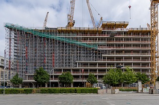Foto vom Axel-Springer-Neubau. Zu sehen ist eine Baustelle die das neue Bürogebäude schafft. 