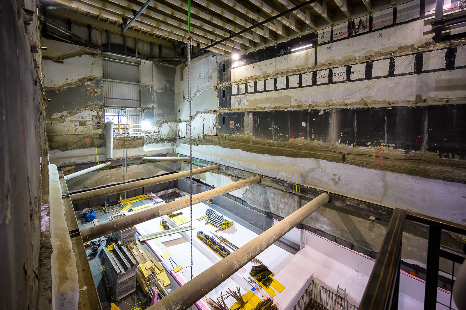 Foto vom tiefsten Punkt der Baustelle im Innenraum