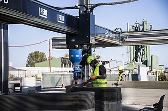 Photo of a 3D printer for construction