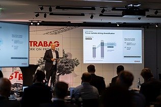 STRABAG CEO Stefan Kratochwill beim Präsentieren